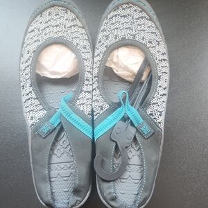 Gray and Blue Casual Slippers with Decorative Bows